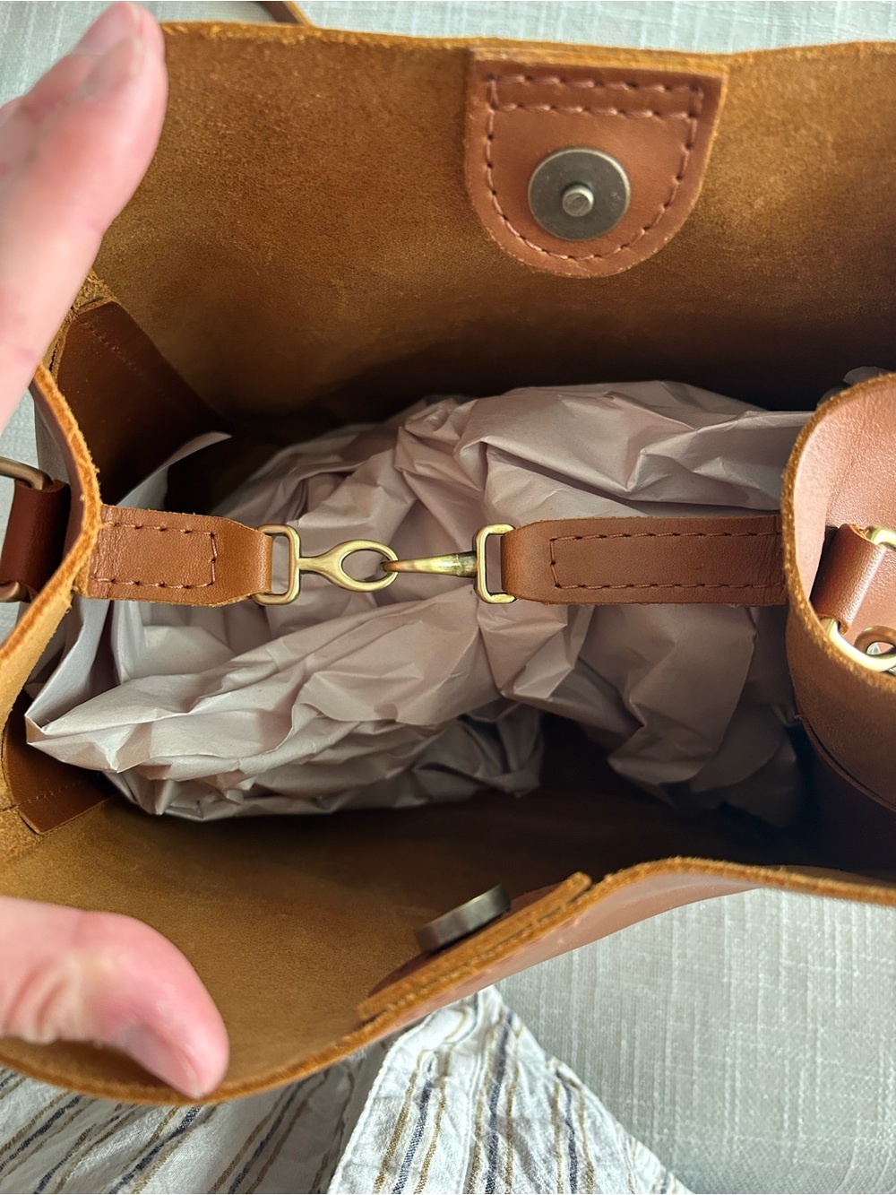 Portland leather bucket bag - Picture 3 of 5